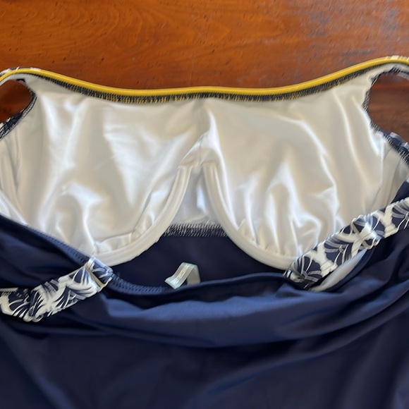 LANDS END SIZE 12P NAVY TANKINI. VERY FLATTERING - Picture 4 of 4